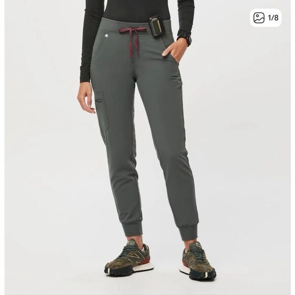 Figs Bonsai Rafaela top and Zamora Joggers size L/T uniform scrub set - Picture 2 of 6